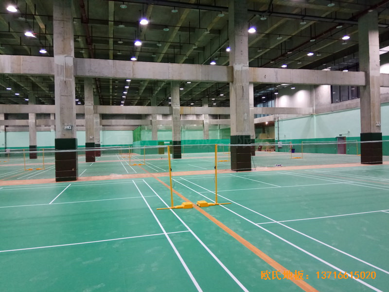 重庆市九龙坡区友动力羽毛球俱乐部体育地板铺装案例5