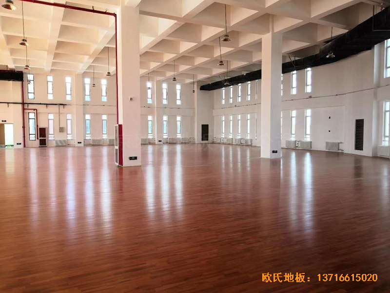 北京房山长阳小学篮球训练馆体育木地板铺设案例1