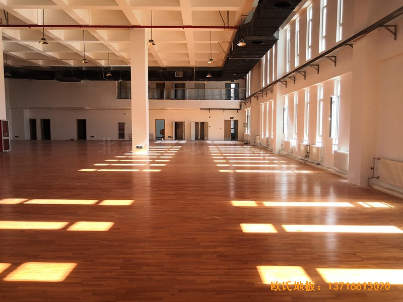 北京房山长阳小学篮球训练馆体育木地板铺设案例3