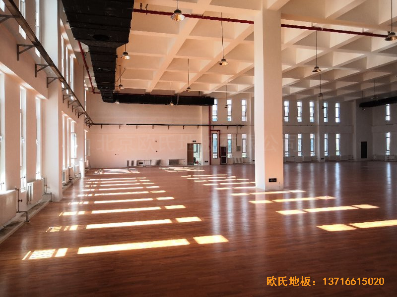 北京房山长阳小学篮球训练馆体育木地板铺设案例4