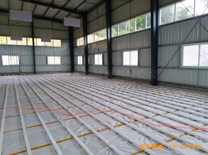 巴布亚新几内亚羽毛球馆体育木地板铺装案例