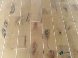 ѧУ���ո�����̨�����˶�ľ�ذ�ʩ������